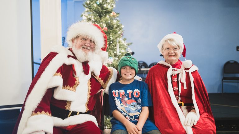Read more about the article Santa Came To Barnes Academy in Hartwell Georgia